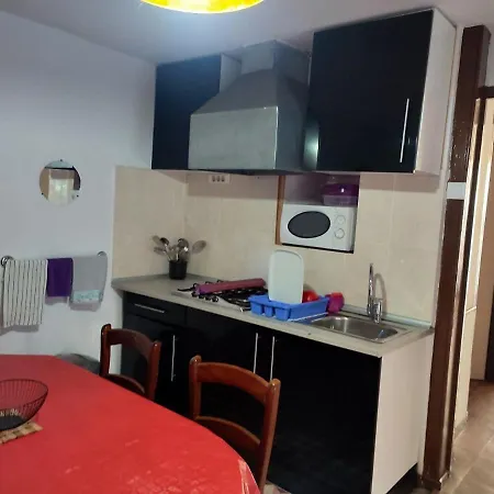 2 Bedrooms House With Balcony And Wifi At Mira 5 Km Away From The 미라